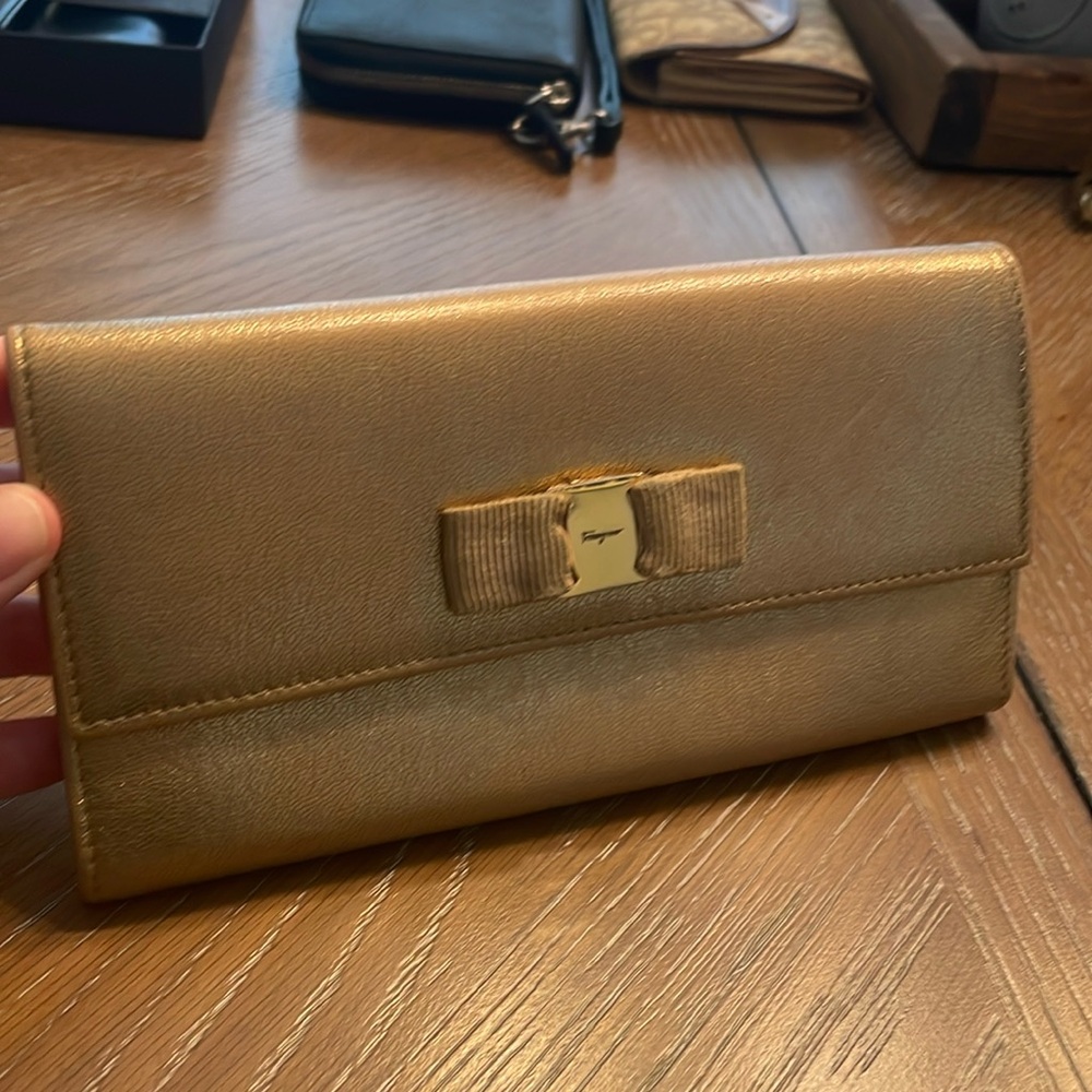 FERRAGAMO Gold Vara Long Wallet - Exterior A; Interior A+